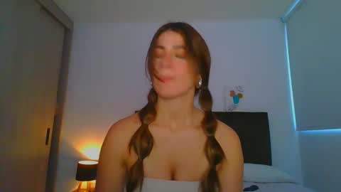 Snapshot of _violeta_white_ chatting on February 2025 10:31:01 PM Violeta online show from February 2025 10:31:01 PM