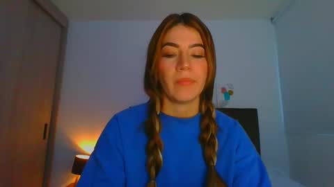 Snapshot of _violeta_white_ chatting on February 2025 10:59:01 PM Violeta online show from February 2025 10:59:01 PM