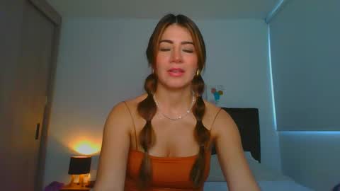 Snapshot of _violeta_white_ chatting on March 2025 09:59:01 PM Violeta online show from March 2025 09:59:01 PM