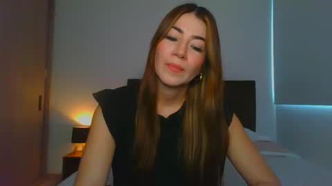 Snapshot of _violeta_white_ chatting on March 2025 10:28:02 PM Violeta online show from March 2025 10:28:02 PM
