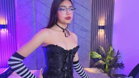   online show from November 2025 08:10:01 PM