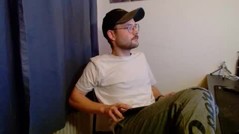 Snapshot of _whoisthatguy_ chatting on October 2025 05:13:02 PM _whoisthatguy_ online show from October 2025 05:13:02 PM