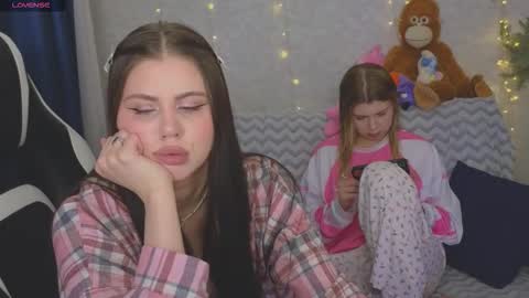 Snapshot of _wifi_ chatting on March 2026 05:26:01 PM Fiona and Wayne online show from March 2026 05:26:01 PM