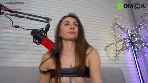 Snapshot of _wild_berry chatting on February 2025 10:21:01 PM Lily online show from February 2025 10:21:01 PM