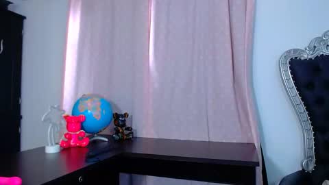 Snapshot of _xxxlittlegirl chatting on December 2024 04:06:01 PM ZARA online show from December 2024 04:06:01 PM