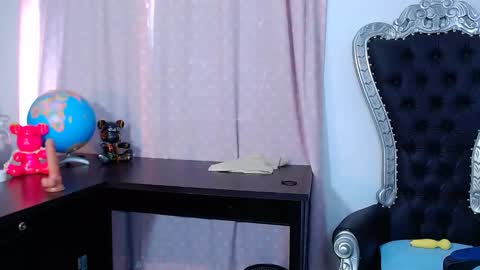 Snapshot of _xxxlittlegirl chatting on December 2024 06:45:01 PM ZARA online show from December 2024 06:45:01 PM
