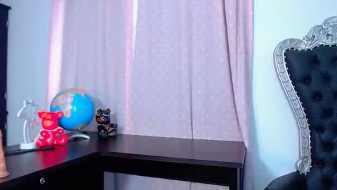Snapshot of _xxxlittlegirl chatting on December 2024 03:31:02 PM ZARA online show from December 2024 03:31:02 PM