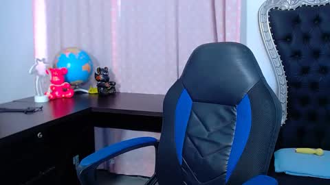Snapshot of _xxxlittlegirl chatting on December 2024 04:03:02 PM ZARA online show from December 2024 04:03:02 PM