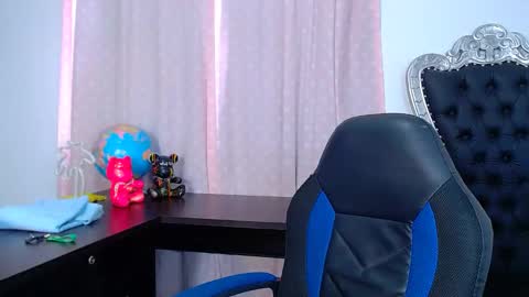 Snapshot of _xxxlittlegirl chatting on December 2024 05:26:02 PM ZARA online show from December 2024 05:26:02 PM
