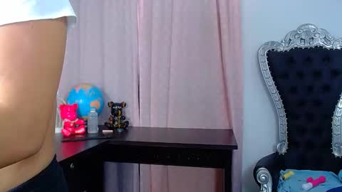 Snapshot of _xxxlittlegirl chatting on January 2025 03:55:01 PM ZARA online show from January 2025 03:55:01 PM
