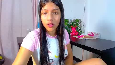 Snapshot of _xxxlittlegirl chatting on January 2025 06:54:01 PM ZARA online show from January 2025 06:54:01 PM