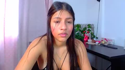 Snapshot of _xxxlittlegirl chatting on February 2025 03:49:01 PM ZARA online show from February 2025 03:49:01 PM