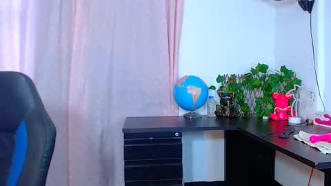 Snapshot of _xxxlittlegirl chatting on February 2025 12:22:02 PM ZARA online show from February 2025 12:22:02 PM