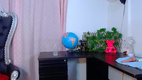 Snapshot of _xxxlittlegirl chatting on February 2025 06:30:02 PM ZARA online show from February 2025 06:30:02 PM