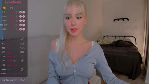 Snapshot of _your_tessa chatting on December 2024 11:00:01 AM Tessa - online show from December 2024 11:00:01 AM