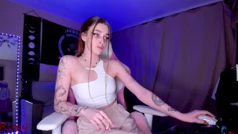 Roxy online show from February 2025 06:54:01 PM