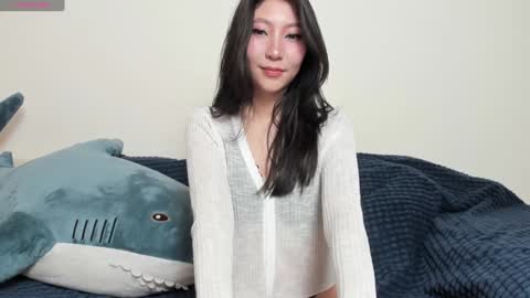 Mia online show from December 2024 06:52:02 PM