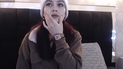 Yuyi online show from January 2025 11:05:02 AM