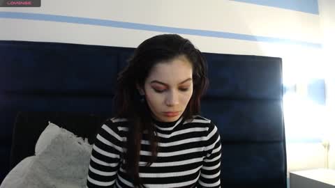 Yuyi online show from January 2025 02:20:01 AM