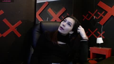 Yuyi online show from January 2025 11:08:02 AM