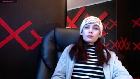 Yuyi online show from January 2025 11:10:01 AM