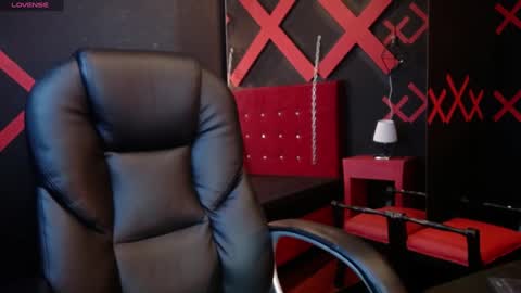 Yuyi online show from January 2025 11:17:01 AM