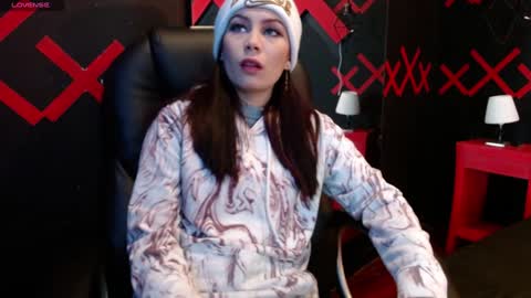 Yuyi online show from January 2025 11:12:02 AM