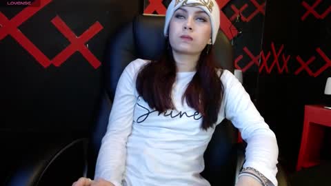 Yuyi online show from February 2025 11:23:02 AM