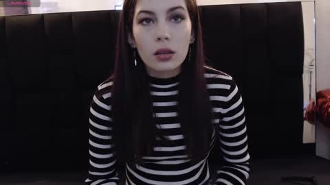 Yuyi online show from February 2025 11:33:01 AM