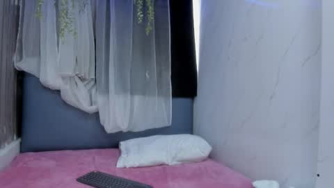 _zoecooper online show from March 2026 08:01:01 PM