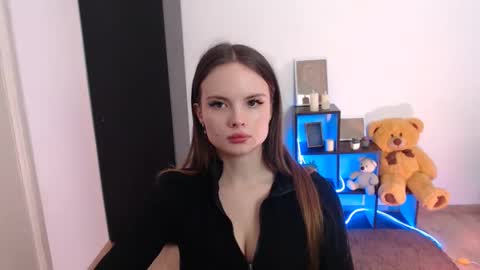 a_ariella_ online show from October 2025 12:38:01 PM