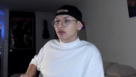 Snapshot of a_lejandro_08 chatting on December 2024 08:18:01 AM alejo online show from December 2024 08:18:01 AM