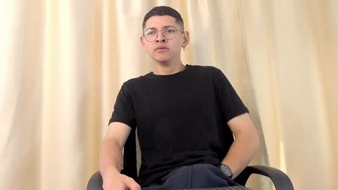 Snapshot of a_lejandro_08 chatting on January 2025 03:05:02 PM alejo online show from January 2025 03:05:02 PM