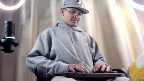 Snapshot of a_lejandro_08 chatting on February 2025 07:18:01 AM alejo online show from February 2025 07:18:01 AM