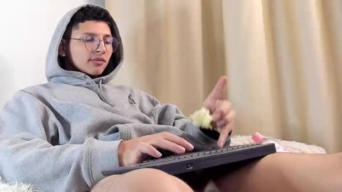 Snapshot of a_lejandro_08 chatting on February 2025 09:16:01 AM alejo online show from February 2025 09:16:01 AM