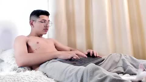 Snapshot of a_lejandro_08 chatting on February 2025 03:21:02 PM alejo online show from February 2025 03:21:02 PM
