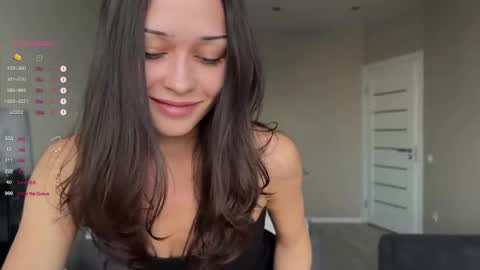 Snapshot of a_p_p_l_e chatting on October 2025 11:44:02 AM Mila and Jess online show from October 2025 11:44:02 AM