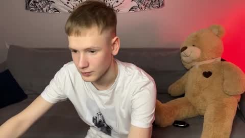 Kris Michael online show from April 2026 08:06:02 PM