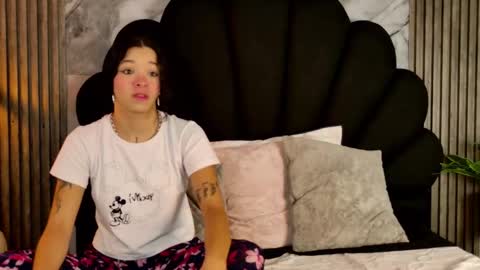 Snapshot of aaron_and_alahya chatting on December 2025 02:17:02 AM aaron_and_alahya online show from December 2025 02:17:02 AM