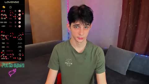 Snapshot of aaron_bang chatting on November 2025 10:14:01 PM Aaron Bang online show from November 2025 10:14:01 PM