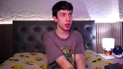 Aaron online show from December 2024 01:32:01 PM