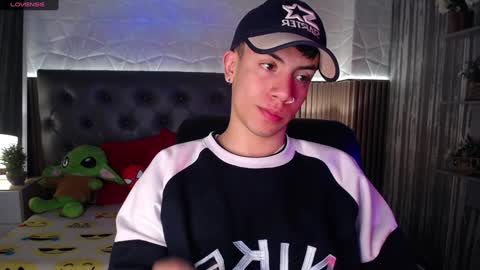 Aaron online show from December 2024 01:54:01 PM