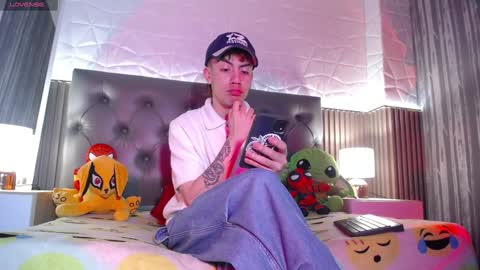 Aaron online show from February 2025 07:13:01 PM