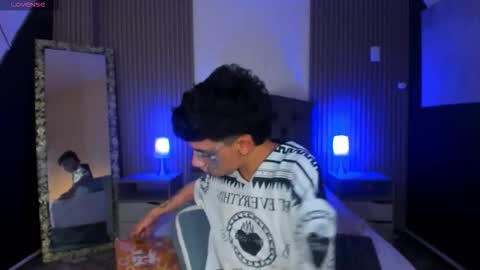 Aaron online show from September 2025 09:37:01 PM