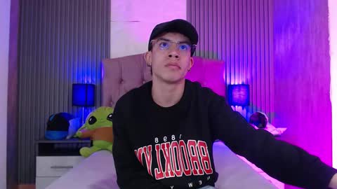 Aaron online show from November 2025 02:07:02 PM