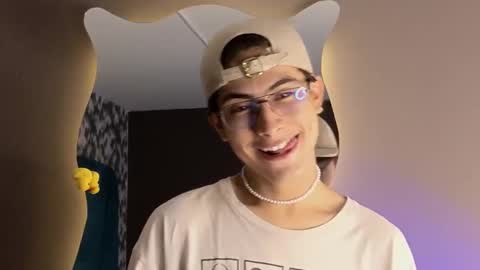 Aaron Ezequiel online show from September 2025 07:59:01 PM