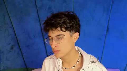 Aaron Ezequiel online show from October 2025 09:49:02 PM