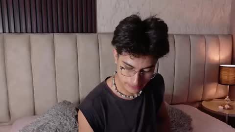 Aaron Ezequiel online show from January 2026 08:11:02 PM