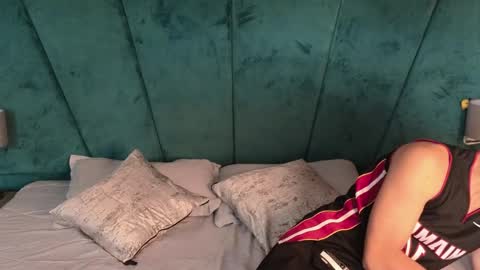 Aaron Ezequiel online show from April 2026 12:51:02 PM