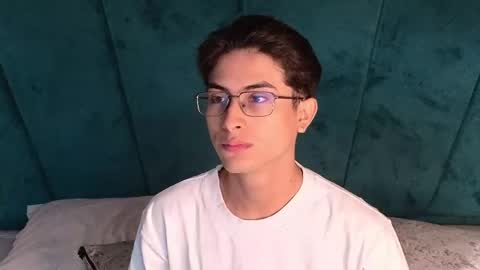 Aaron Ezequiel online show from April 2026 12:36:02 PM
